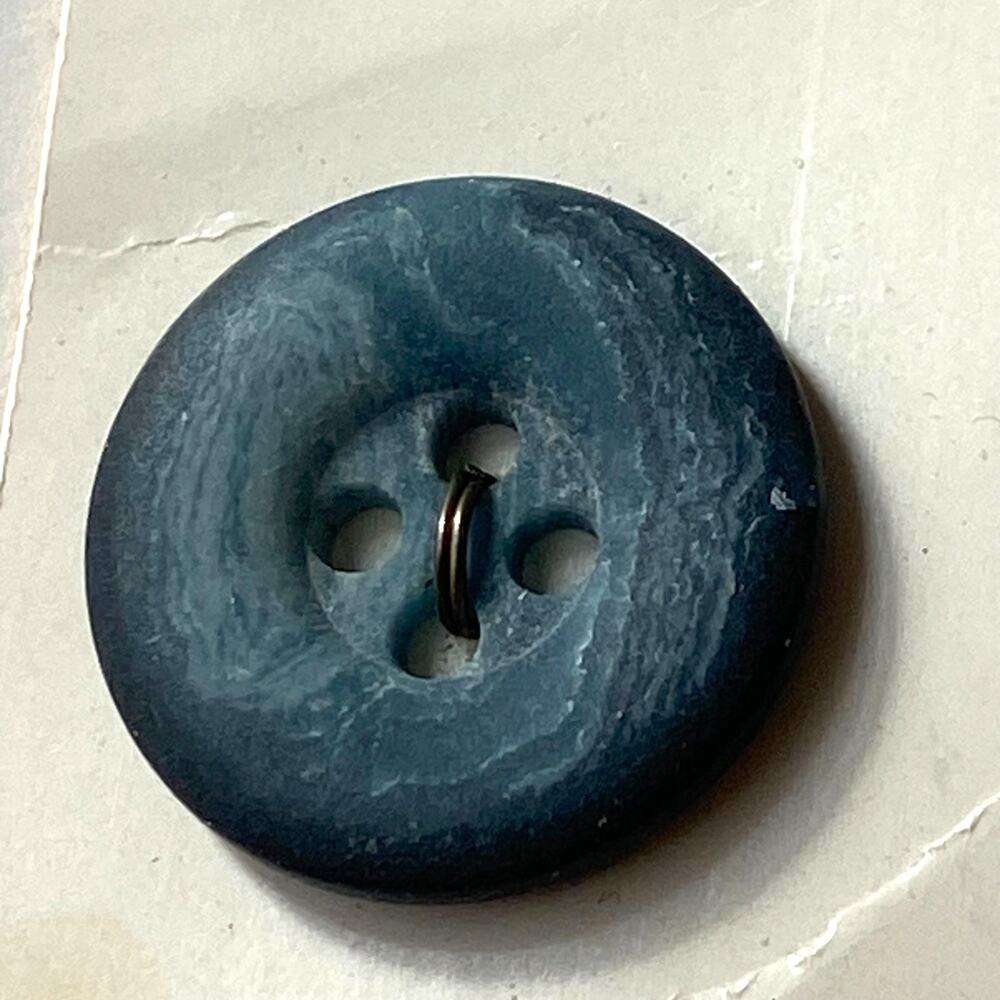 Le Chic Four Center Hole Button 2424 Round Plastic Raised Outer Lip Blue Marbled